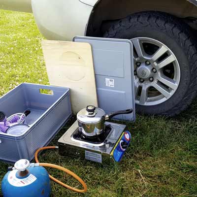 Auto & Euroboxen als kreativer Windschutz